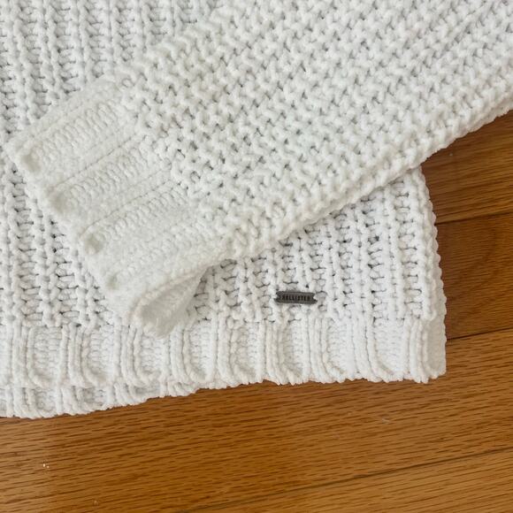 Hollister White Chenille Cropped Cardigan Sweater M Cute Summer Layer - Picture 3 of 9